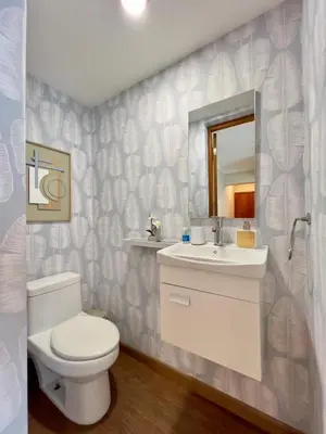 a bathroom with a toilet and a sink and a mirror at Acogedor apartamento ÁGORA MALL in Colorado