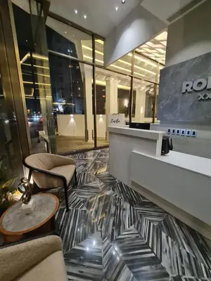 a lobby of a hotel with a patterned floor at Exclusivo Apartamento de un Dormitorio in Santo Domingo