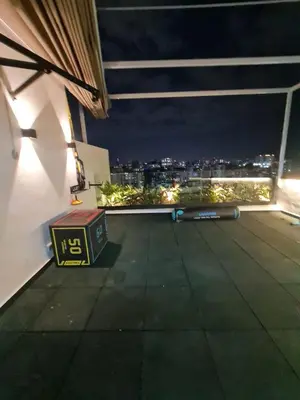 a box on the roof of a building at night at Exclusivo Apartamento de un Dormitorio in Santo Domingo