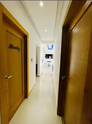 a hallway with a wooden door in a room at Tranquilo y acogedor in Santiago de los Caballeros