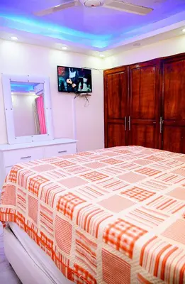 a bedroom with a large bed and a mirror at Apartamento en el malecón cerca de la playa in San Felipe de Puerto Plata