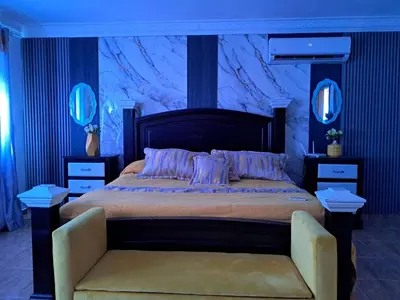 a bedroom with a large bed and two mirrors at Residencial Jovanny 1 in Colorado