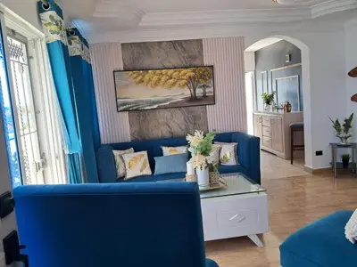 a living room with a blue couch and a table at Residencial Jovanny 1 in Colorado