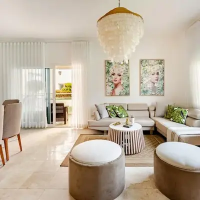 Beautiful 2 bedroom apartment on the beach