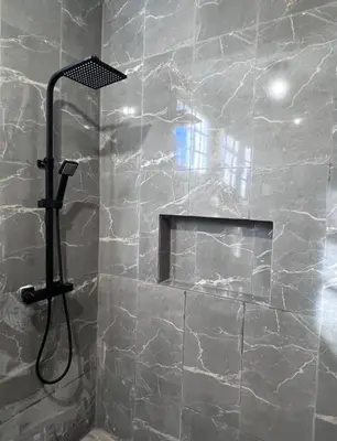 a bathroom with a shower with a stone wall at Mi refugio 2 in San Fernando de Monte Cristi