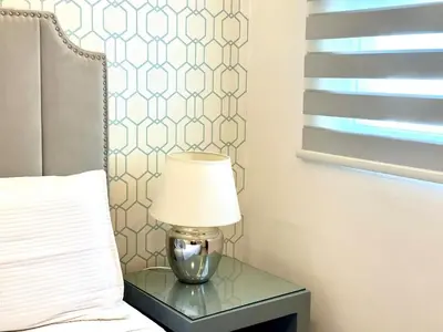 a lamp on a table next to a bed at Con Estilo Soha II in Colorado