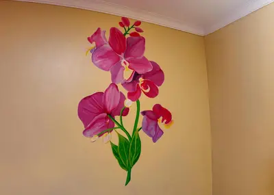 a mural of flowers on the wall of a room at Hotel la Saladilla Beach Club in Santa Cruz de Barahona
