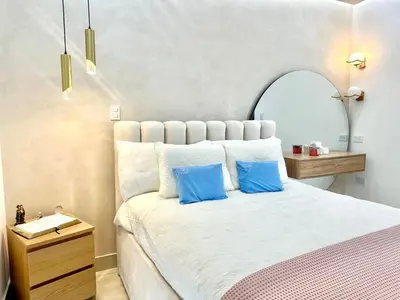 a bedroom with a large white bed with blue pillows at Elegante y Amplio in Colorado