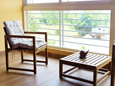 a living room with a chair and a table and a window at Luperon Cerca del Mar in Colorado