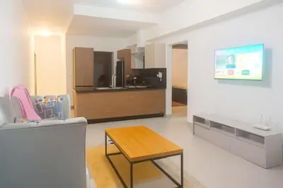 a living room with a couch and a table at Elegant Downtown Stay Santo Domingo in Santo Domingo