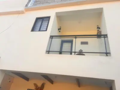 a view of a building with a balcony at El descanso in Mata Chalupe