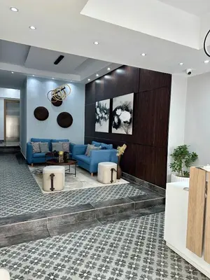 a lobby of a hotel with blue couches and tables at Moderno 1 Habitación Cerca Avenida Churchill in Santo Domingo
