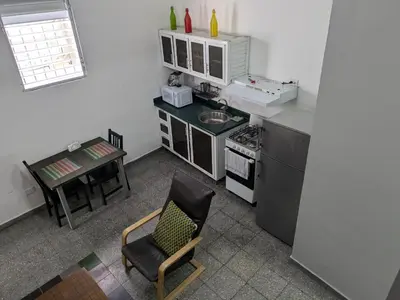 a kitchen with a table and a chair and a stove at Espacio Santa Bárbara, Zona Colonial in Santo Domingo