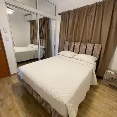 Luxurious 1BR apartment with ocean and mountain views