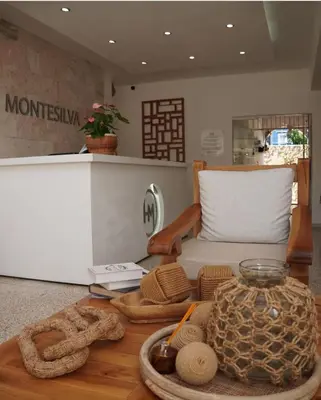 a living room with a couch and a table with a jar at Hotel Montesilva in Puerto Plata