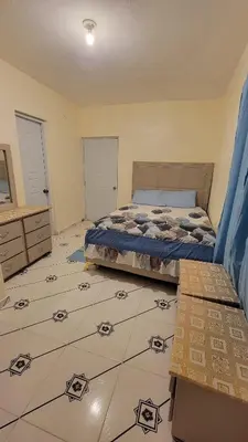 a bedroom with a bed and a tiled floor at Descansa sin prisas a minutos del Aeropuerto in La Caleta