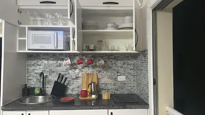 a kitchen with a sink and a microwave at Espectacular apartamento IV Albatros byJu Juan Dolió in Villas del Mar