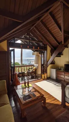 a living room with a couch and a table at Ecolodge Vistamar in Los Patos