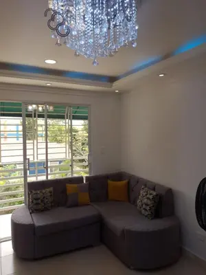 a large couch in a living room with a chandelier at Alojamiento M&M in Los Paredones