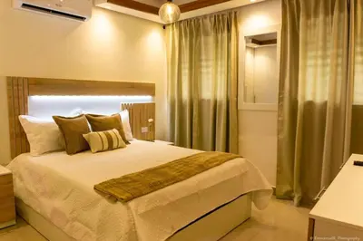 a bedroom with a large bed in a room at Apartamento Ensanche Isabelita cercano Avenida España in La Viva
