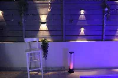 a bar with a stool and a purple light at Villa Yvelisse Pop Un paraíso próximo al Mar in San Felipe de Puerto Plata