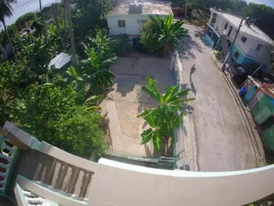 an aerial view of a street with palm trees at Ideal para Dormir in Los Patos