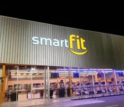 a smart fit store with a sign on the side of it at Los manglares in La Cana