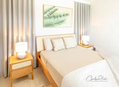 a bedroom with a bed and two night stands with lamps at Modern Caribbean Stay Coral Azul 301 in La Laguna