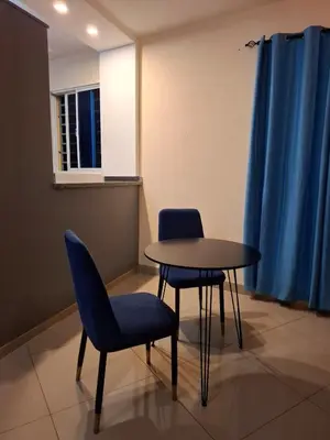a waiting room with a table and two chairs at Doña Minda Home in Naiboa