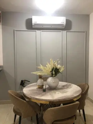a dining room table with a vase of flowers on it at Apartamento acogedor en Santo Domingo este in Hainamosa