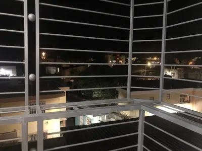 a view of a city at night from a building at Apartamento acogedor en Santo Domingo este in Hainamosa