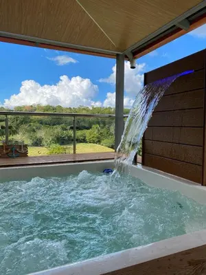 a water fountain in a pool with a view at Villa Mis Núñez