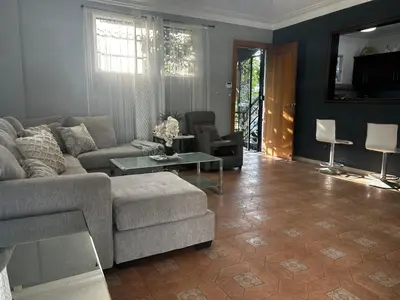 a living room with a couch and a table at Casa Villa para grupos grandes in Ciruelitos Arriba