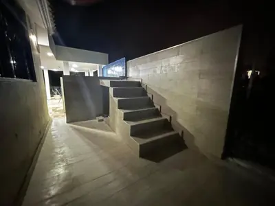 a set of concrete stairs in a building at Casa Villa para grupos grandes in Ciruelitos Arriba