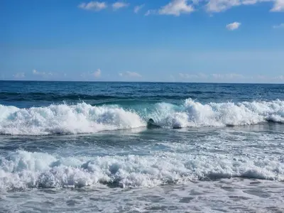 a group of small waves in the ocean at 2 Bdrm, Wi-fi, Hot Water Near Beach and River, 2R in Paraíso