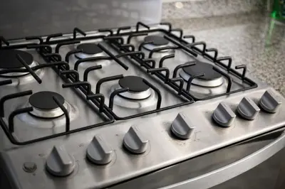 a stove top with a bunch of burners on it at Apartamento cerca del aeropuerto y la playa in San Isidro