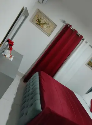 a bedroom with a bed with a red curtain at Apartamento Alto del valle de 2 habitaciones in Santiago de los Caballeros