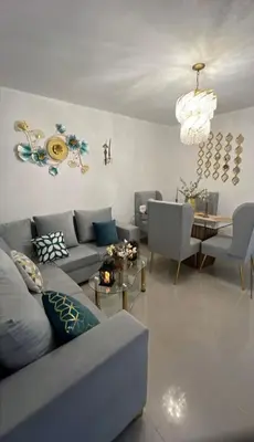 a living room with a couch and a chandelier at El rincón de Sánchez in Moca