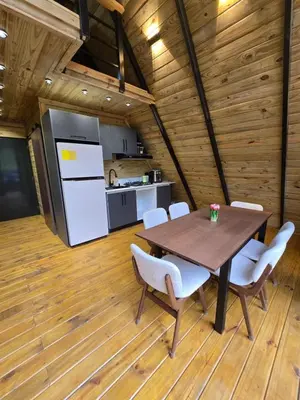 a kitchen and dining room with a table and chairs at Cabaña Silencio Verde in Jarabacoa