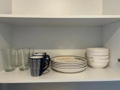 a shelf with plates and other bowls and vases at Próximo al aeropuerto en santo domingo in La Javilla