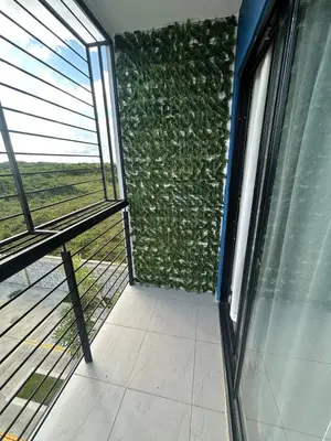 a room with a window and a green wall at Próximo al aeropuerto en santo domingo in La Javilla