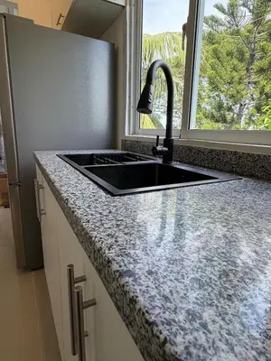 a kitchen counter with a sink and a window at Piscina Playa 3 Min Aeropuerto Cerca in Boca Chica