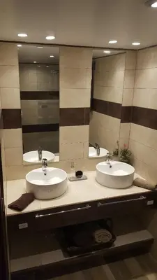 a bathroom with two sinks and a large mirror at Hotel El Dorado in La Romana