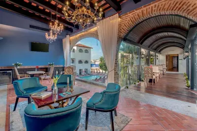 a living room with a table and chairs at Hodelpa Nicolás de Ovando in Santo Domingo