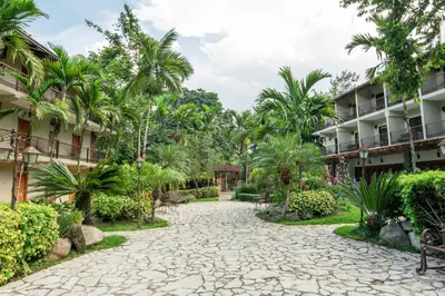 a cobblestone path in front of a resort at Hotel Gran Jimenoa in Jarabacoa
