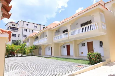 a villa with a courtyard in a building at Residencial Las Estrellas in Boca Chica