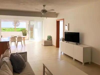 a living room with a couch and a tv at Residencial Mañanero in Cabarete