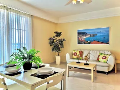 a living room with a couch and a table at Hotel Shakey in Santo Domingo