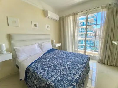 a bedroom with a bed and a large window at Hotel Shakey in Santo Domingo