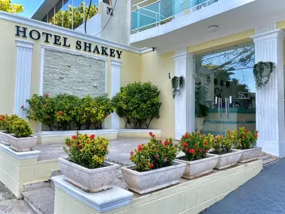 a hotel shawasy storefront with flowers in pots at Hotel Shakey in Santo Domingo